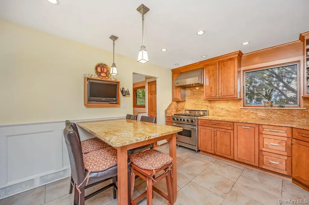 67 Cedar Place Floral Park NY 11001
