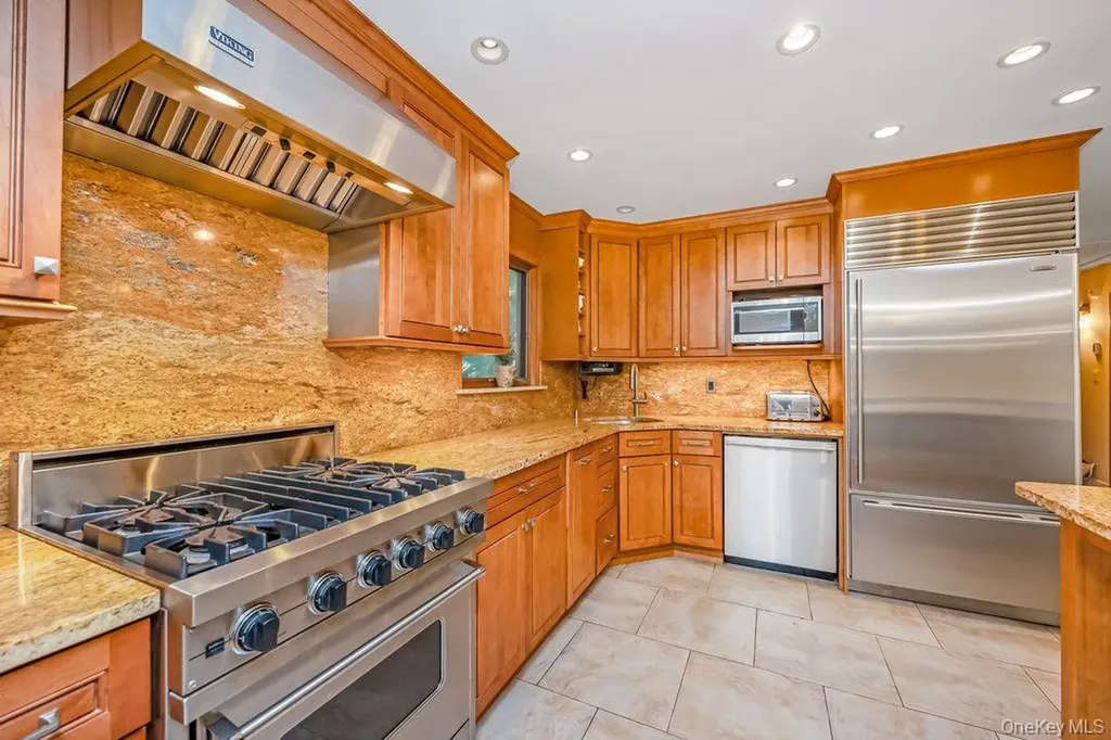 67 Cedar Place Floral Park NY 11001