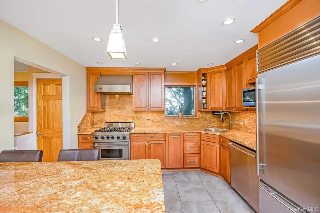 67 Cedar Place Floral Park NY 11001
