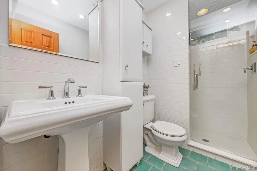 67 Cedar Place Floral Park NY 11001