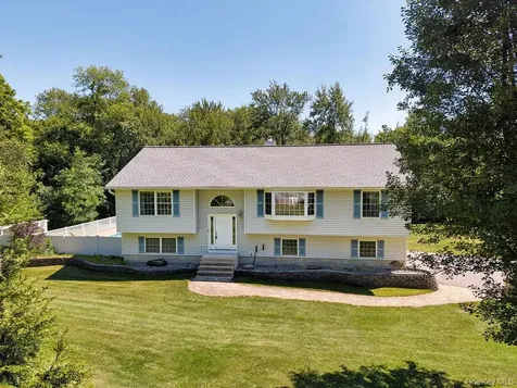 3 Justbrand Lane Poughkeepsie NY 12603