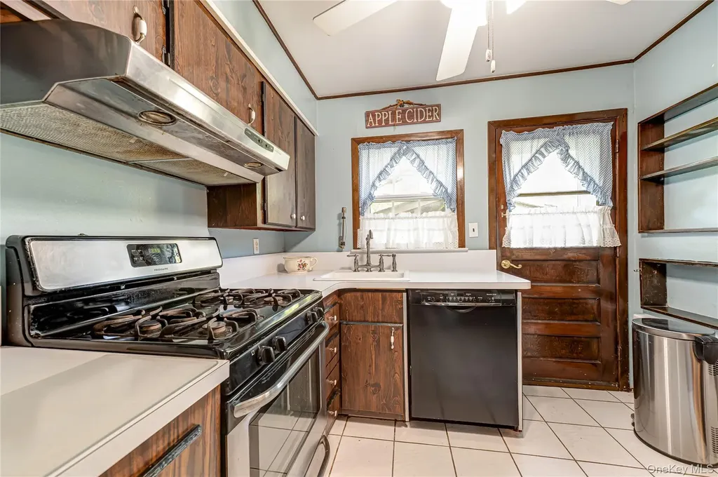 9 Croyden Lane Hicksville NY 11801