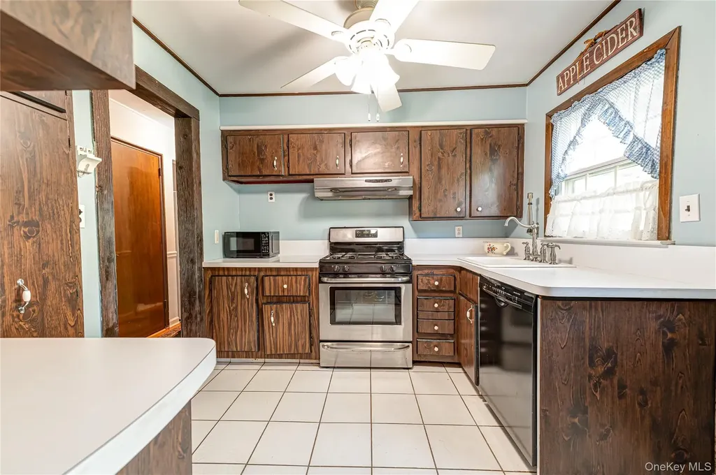 9 Croyden Lane Hicksville NY 11801