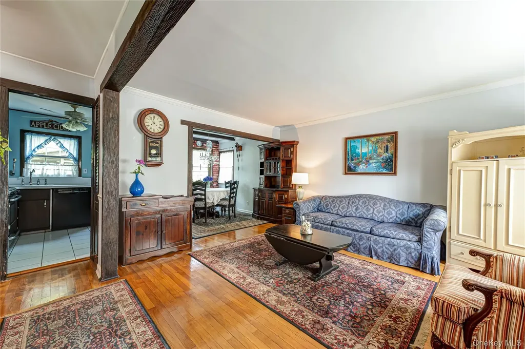 9 Croyden Lane Hicksville NY 11801