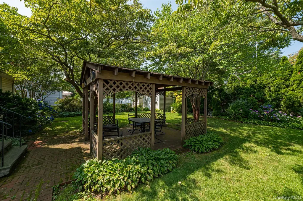 9 Croyden Lane Hicksville NY 11801