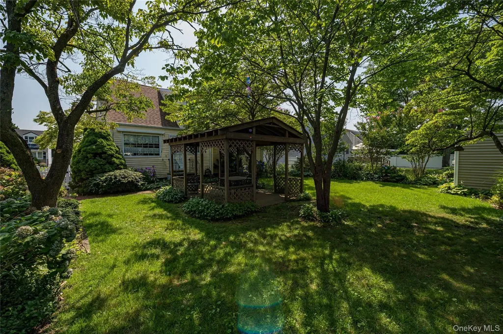 9 Croyden Lane Hicksville NY 11801