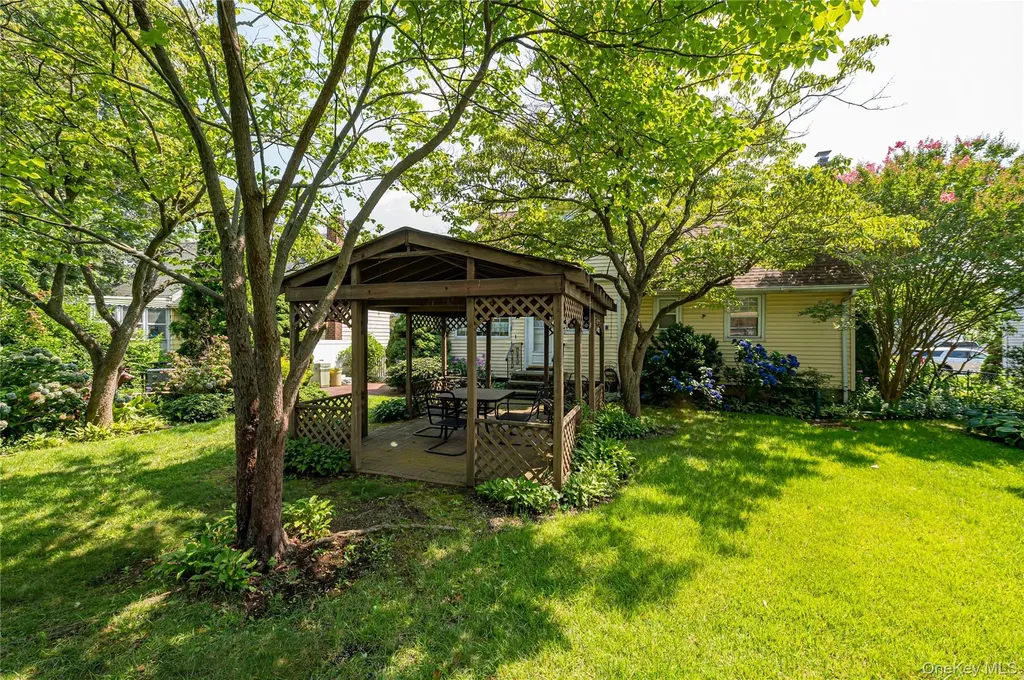 9 Croyden Lane Hicksville NY 11801