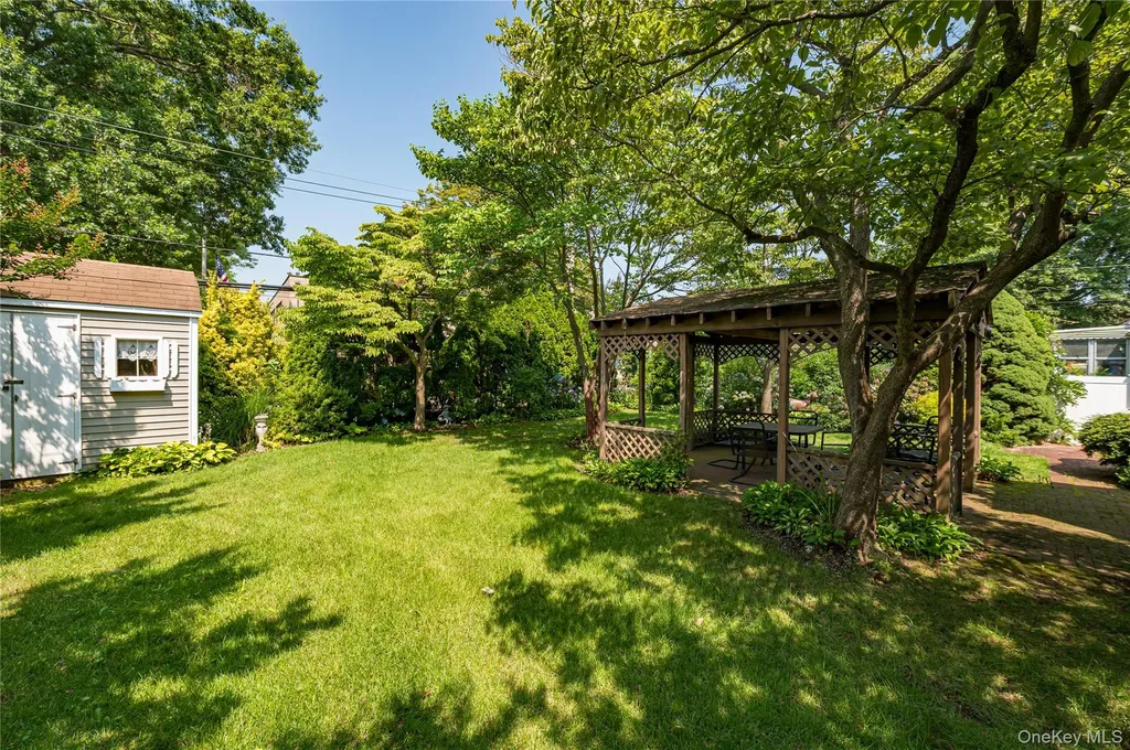 9 Croyden Lane Hicksville NY 11801