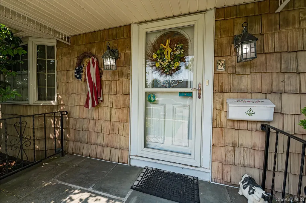 9 Croyden Lane Hicksville NY 11801