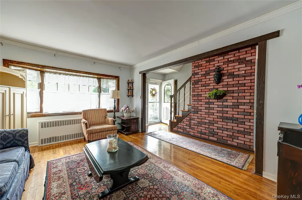 9 Croyden Lane Hicksville NY 11801