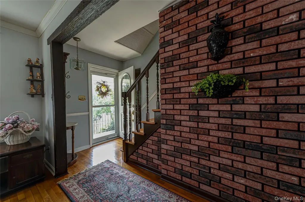 9 Croyden Lane Hicksville NY 11801