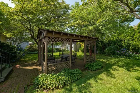 9 Croyden Lane Hicksville NY 11801