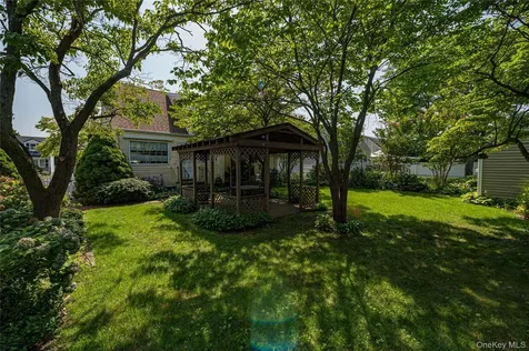 9 Croyden Lane Hicksville NY 11801