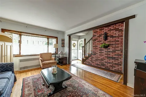 9 Croyden Lane Hicksville NY 11801