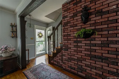 9 Croyden Lane Hicksville NY 11801