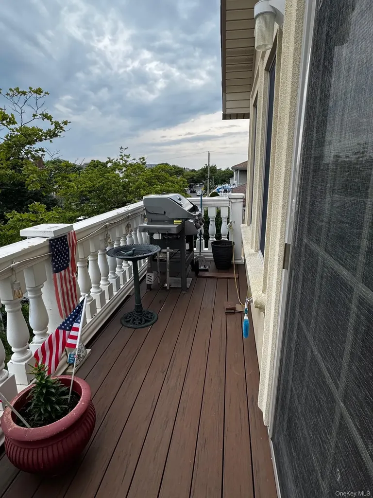 621 E Olive Street Long Beach NY 11561