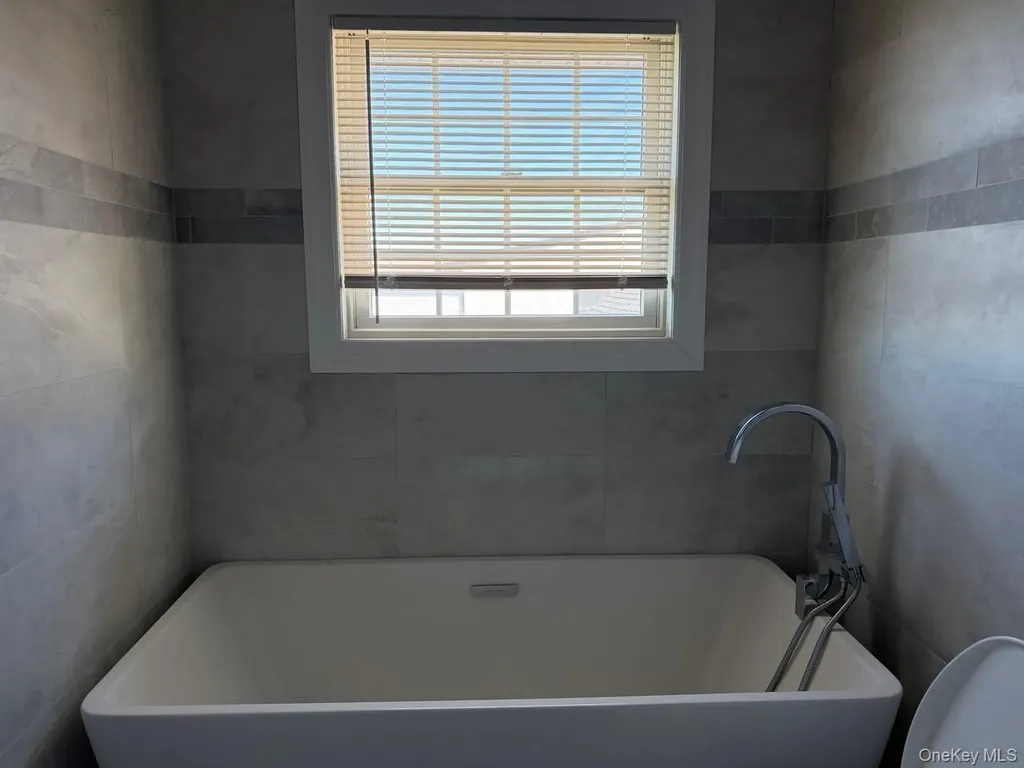 621 E Olive Street Long Beach NY 11561