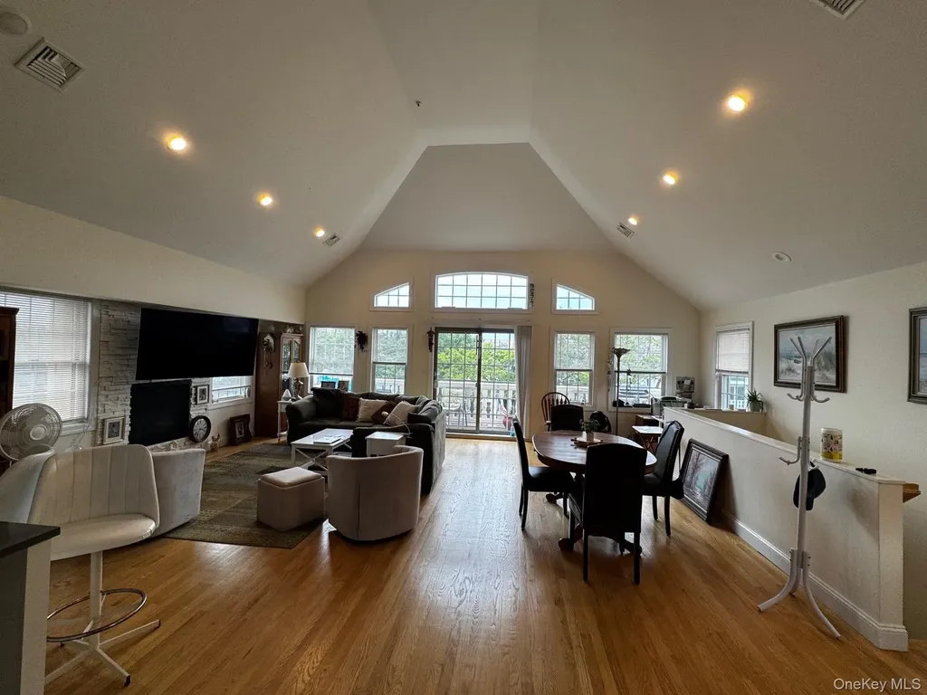 621 E Olive Street Long Beach NY 11561