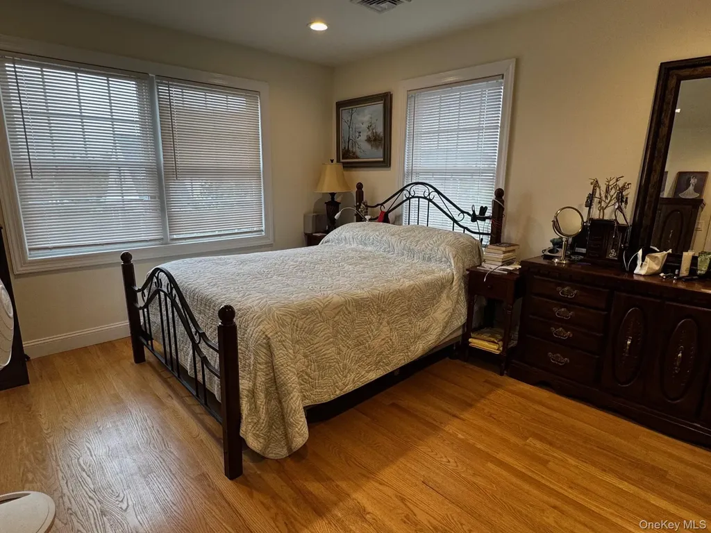 621 E Olive Street Long Beach NY 11561