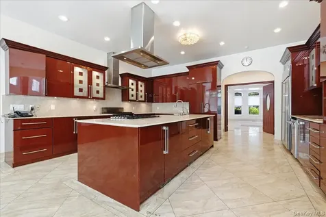8 Headley Way Woodbury NY 11797