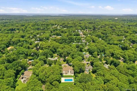 8 Headley Way Woodbury NY 11797