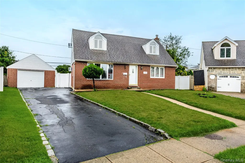 2728 Concord Drive East Meadow NY 11554