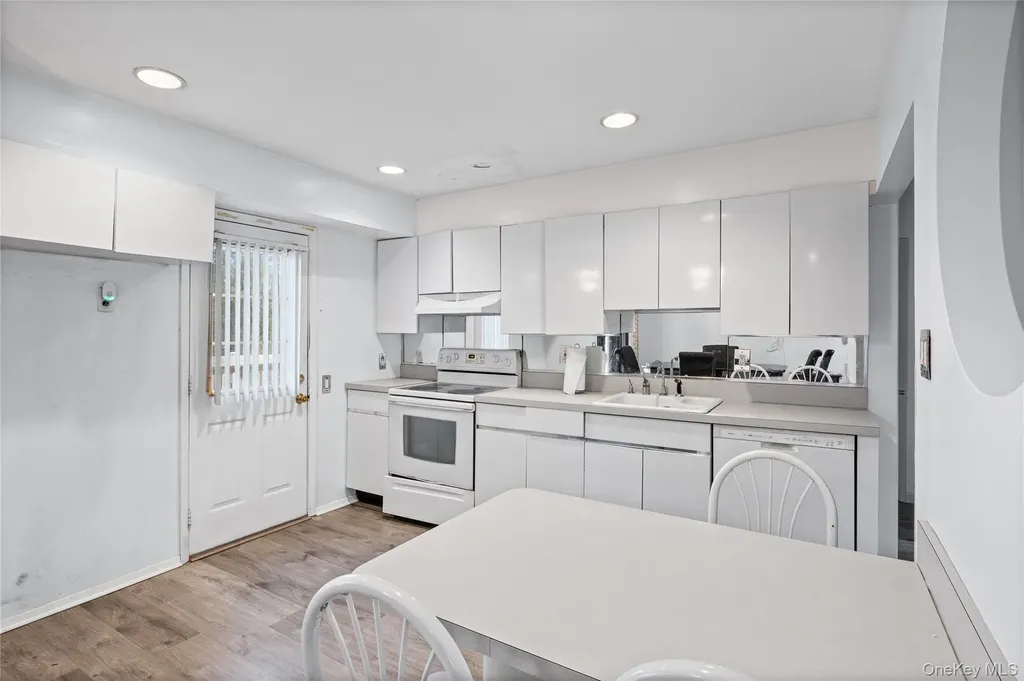 2728 Concord Drive East Meadow NY 11554