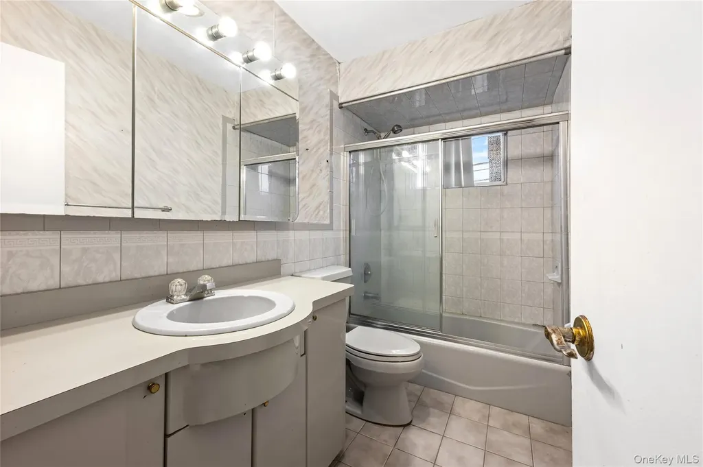 2728 Concord Drive East Meadow NY 11554