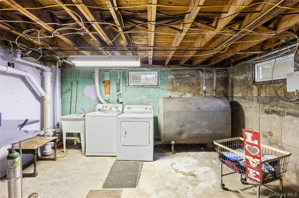 2728 Concord Drive East Meadow NY 11554
