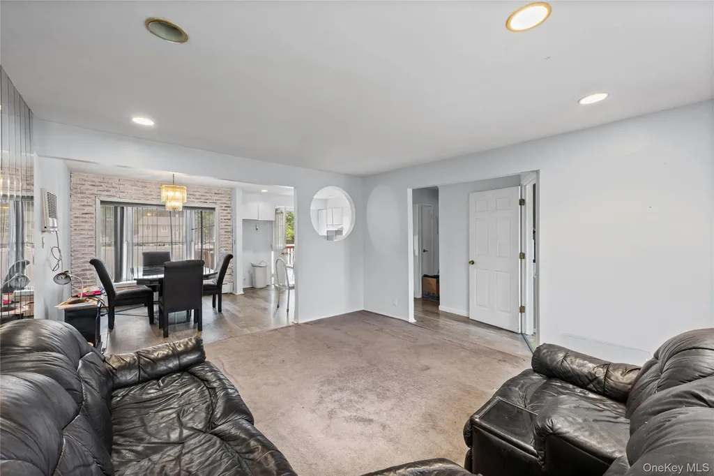 2728 Concord Drive East Meadow NY 11554
