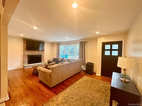 19 Closs Drive Rhinebeck NY 12572