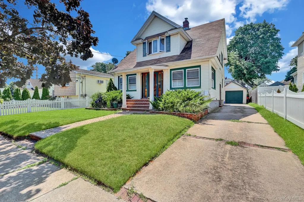 17 Shonnard Avenue Freeport NY 11520