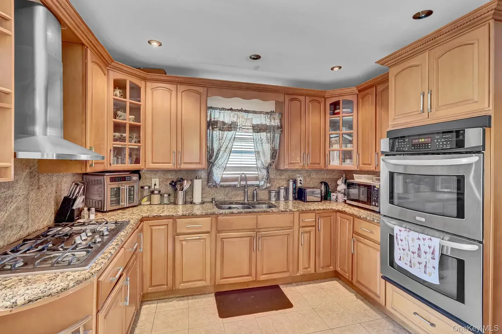 17 Shonnard Avenue Freeport NY 11520