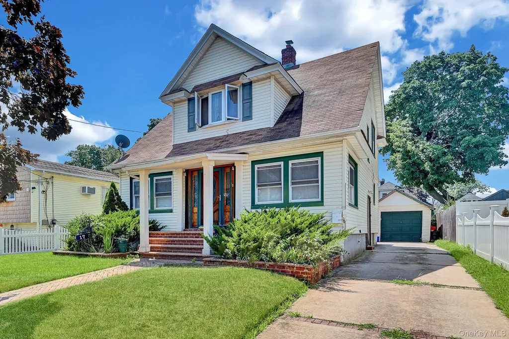 17 Shonnard Avenue Freeport NY 11520