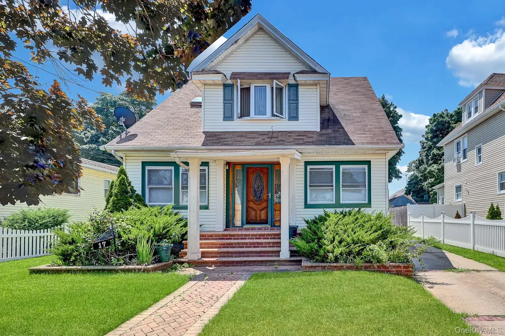 17 Shonnard Avenue Freeport NY 11520