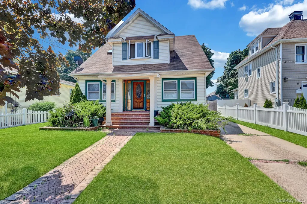 17 Shonnard Avenue Freeport NY 11520