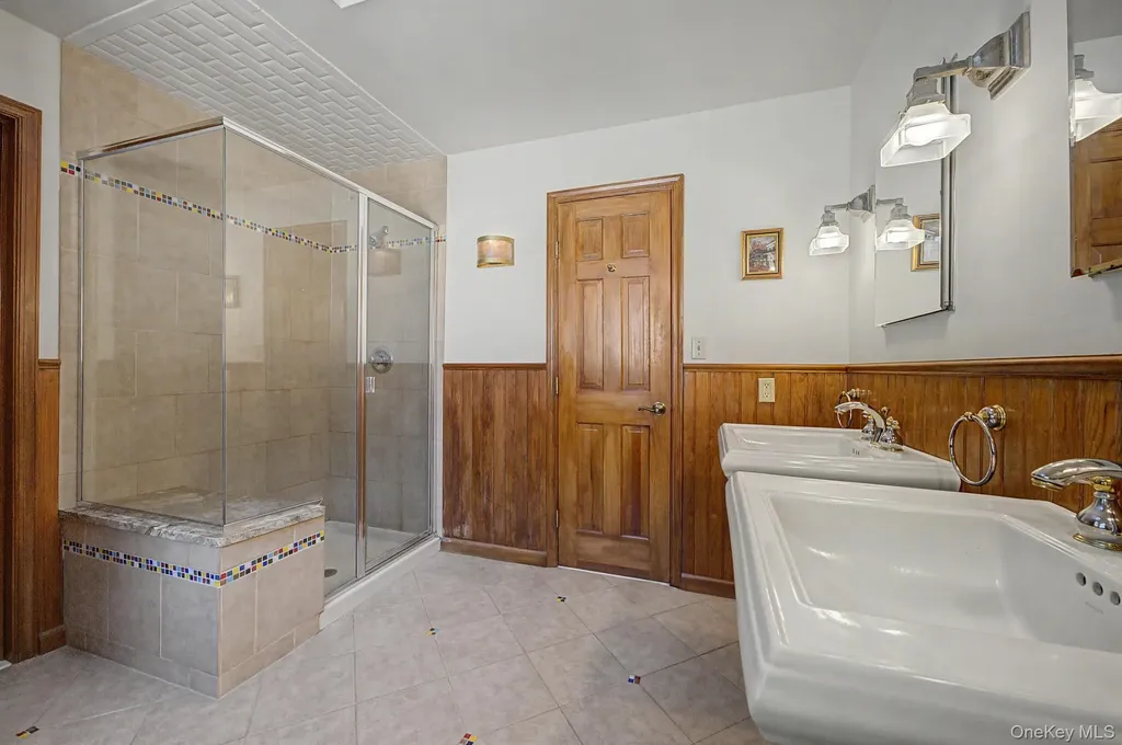 1602 Imperial Avenue New Hyde Park NY 11040