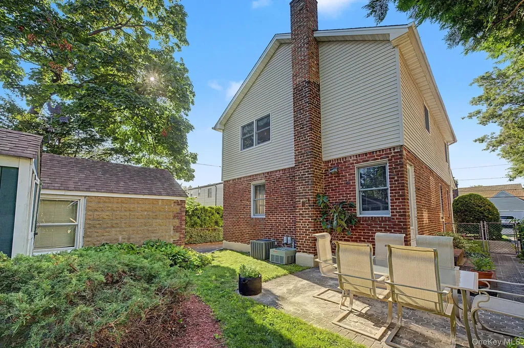 1602 Imperial Avenue New Hyde Park NY 11040