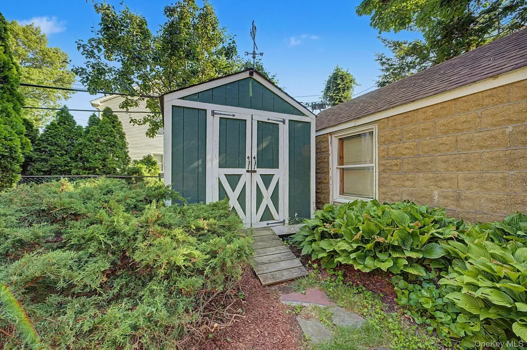 1602 Imperial Avenue New Hyde Park NY 11040