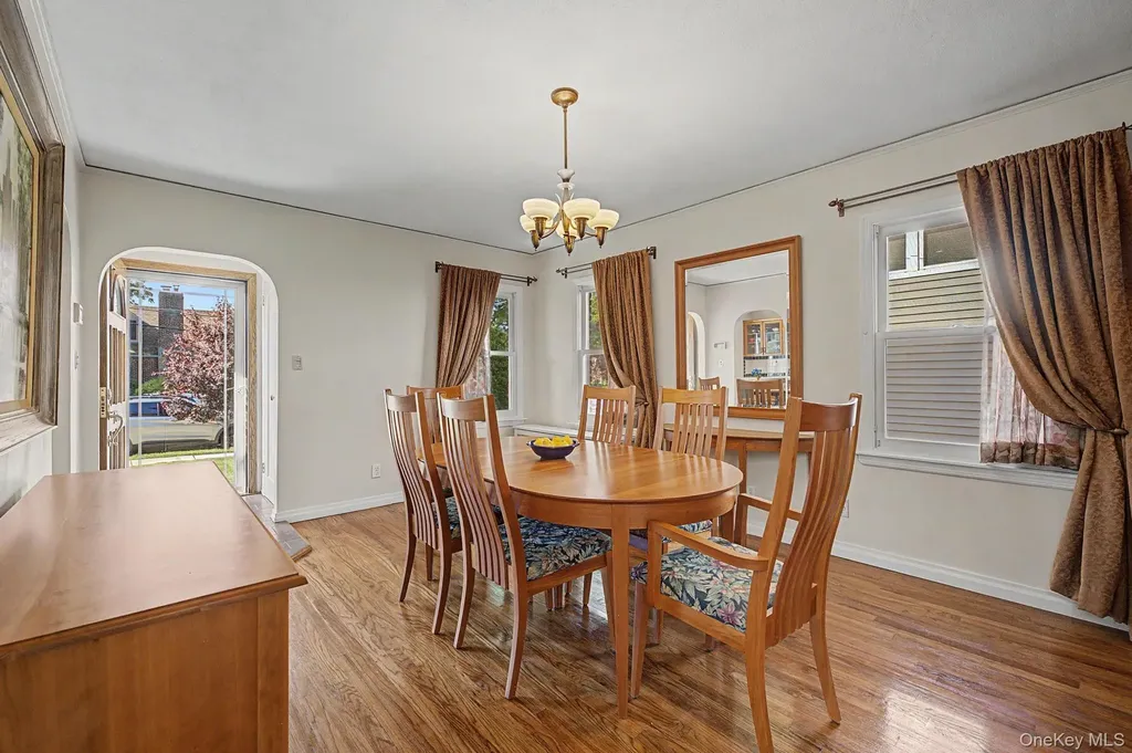 1602 Imperial Avenue New Hyde Park NY 11040