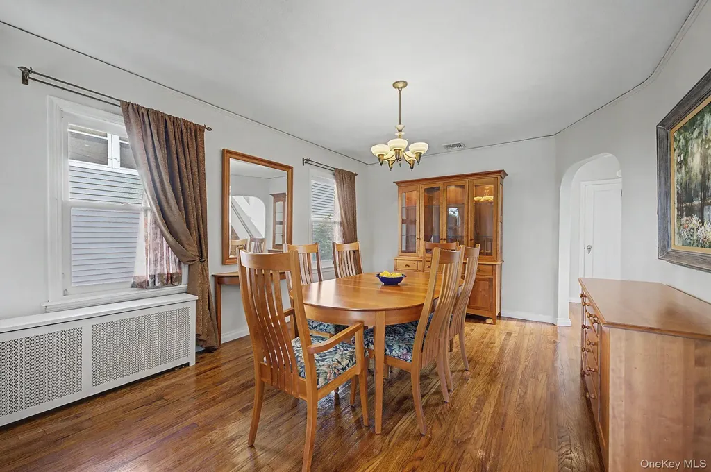 1602 Imperial Avenue New Hyde Park NY 11040