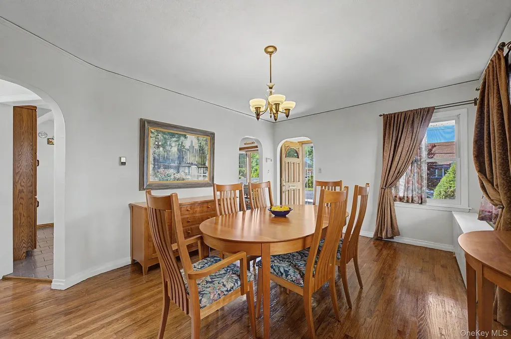 1602 Imperial Avenue New Hyde Park NY 11040