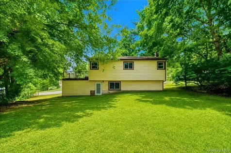 63 Waterbury Parkway Cortlandt Manor NY 10567