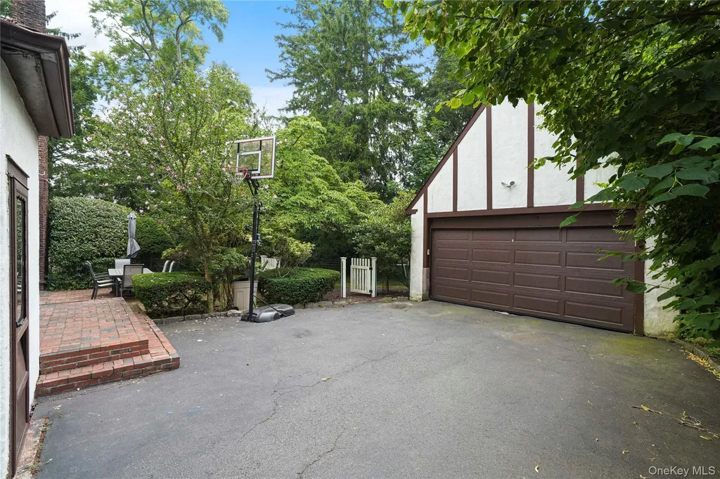 8 Ritchey Place White Plains NY 10605
