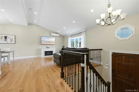 94 Ellensue Drive Deer Park NY 11729