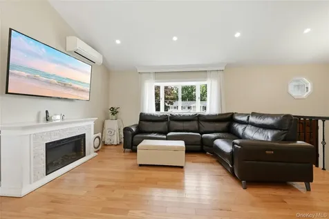 94 Ellensue Drive Deer Park NY 11729