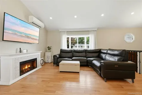 94 Ellensue Drive Deer Park NY 11729
