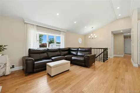 94 Ellensue Drive Deer Park NY 11729