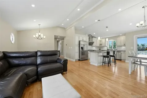 94 Ellensue Drive Deer Park NY 11729