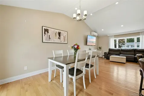 94 Ellensue Drive Deer Park NY 11729